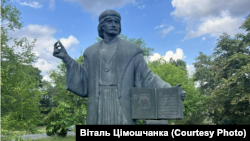 Помнік Францішку Скарыне ў Празе пасьля абрабаваньня