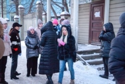 Жители памятников деревянного зодчества в центре Томска