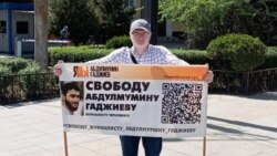 Пикет в защиту журналиста из Дагестана Абдулмумина Гаджиева. Махачкала, 22 апреля 2024 г. Источник: газета "Черновик"