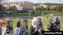 Акцыя салідарнасьці з палітзьняволенымі беларускімі журналістамі, Вільня, Літва. Архіўнае фота