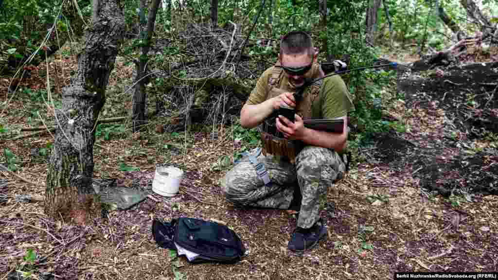 Общаемся с военными, в это же время идет уточнение цели. Все происходит быстро и слаженно