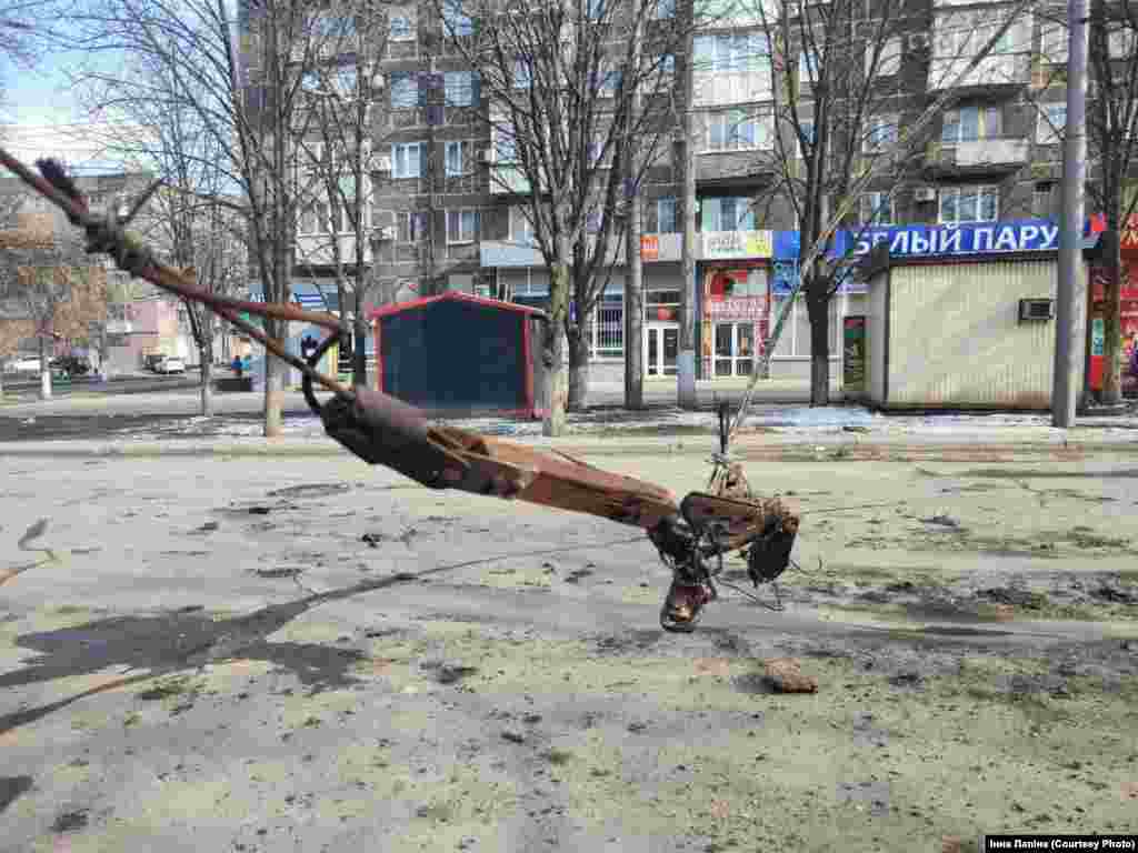 Марыюпаль пасьля ракетных абстрэлаў расейскай авіяцыяй. Фота 9-10 сакавіка 2022 г.