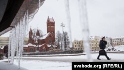 Менск, плошча Незалежнасьці. Ілюстрацыйнае фота