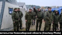 Новосибирск, мобилизованные жители у Новосибирского высшего военного командного училища