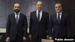 Ermənistan, Rusiya və Azərbaycanın xarici işlər nazirləri Ararat Mirzoyan, Sergey Lavrov, Ceyhun Bayramov 