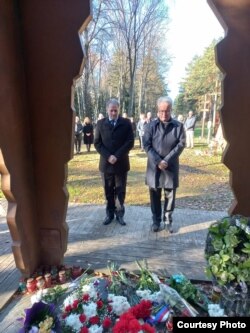 Дыпляматы краін Эўразьвязу, Вялікай Брытаніі і Швайцарыі наведалі Курапаты. 31 кастрычніка 2022