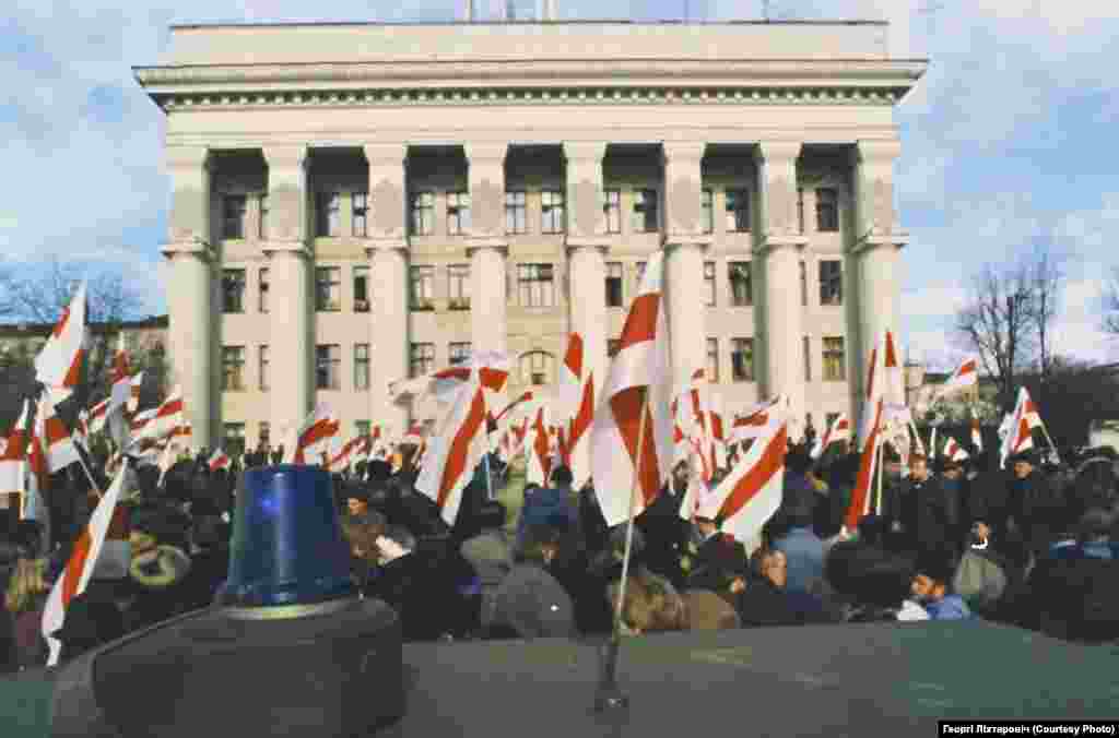 1996 год, будынак тэлецэнтру. Фота: Георгі Ліхтаровіч