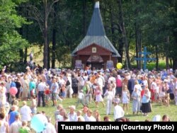 Паломніцтва да «Блакітнай крыніцы» на Макавей (14.08.2008). Фота Тацяны Валодзінай