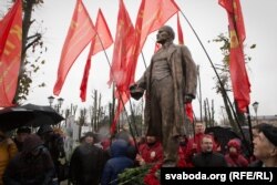 Адкрыцьцё помніка Леніну, перанесенага з двару МТЗ на прахадную. У час акцыі актывісты і міліцыянты зьбілі Зьмітра Дашкевіча, які пратэставаў супраць адкрыцьця