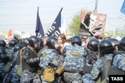 Во время задержания участников акции протеста на Болотной площади, Москва, Россия, 2012 год