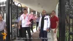 Истиқболи гарми Дилшод Назаров дар фурудгоҳи Душанбе