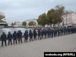 Сілавікі ў цэнтры Гомля падчас адной з акцый пратэсту ў верасьні 2020