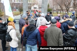 Участники митинга против установки памятника Сталину в Новосибирске