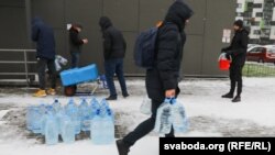 Валянтэры прывезьлі ваду ў Новую Баравую