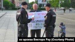 Пикет Виктора Рау в поддержку Ивана Голунова в Барнауле