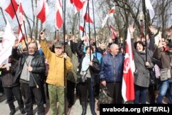 Удзельнікі мітынгу галасуюць за рэзалюцыі