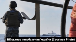 Украинский военный в Азовском море