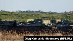 Российская военная техника у Керченской переправы в Крыму 