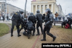 АМАП зьбівае пратэстоўцаў, 25 сакавіка 2017 году. Ілюстрацыйнае фота