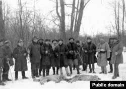 Паляваньне на ваўкоў князя Гераніма Радзівіла і апошняга прэзыдэнта міжваеннай Польшчы Ігнацыя Масьціцкага. 1930-я гады