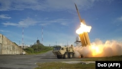 Запуск двух перехватчиков THAAD и ракеты Standard-Missile 3 Block IA