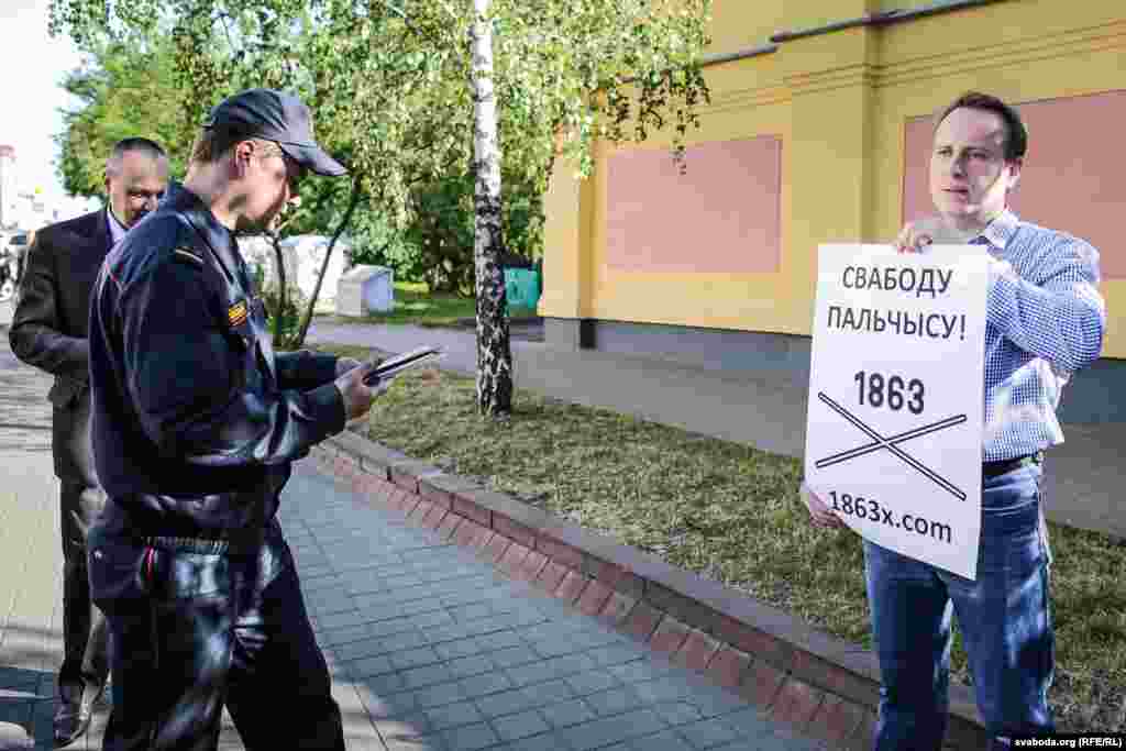 прайшоў пікет салідарнасьці з Эдуардам Пальчысам