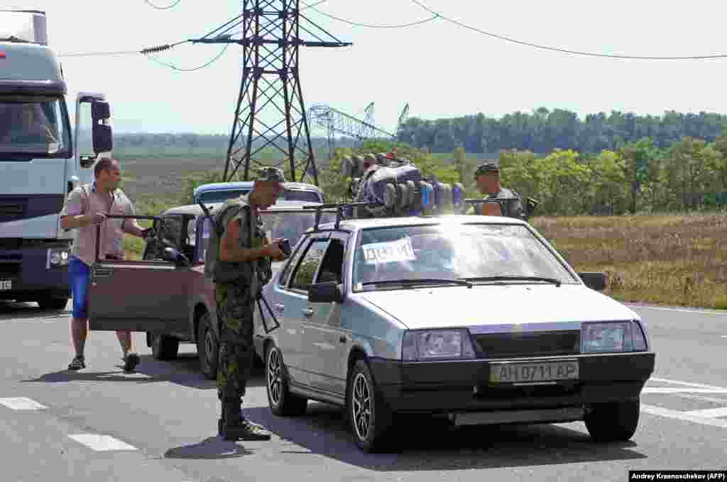 Августи 2014. Низомиёни украинӣ санади мошинсаворонро месанҷанд&nbsp;