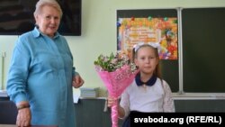 Адна са старэйшых выкладчыц Людміла Ліпень з вучаніцай