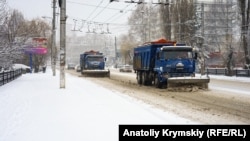 Снегоуборочная техника в Симферополе, 7 января 2019 года