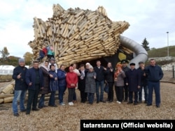 Василь Гиззатуллин и Хази Файзрахманов стоят рядом