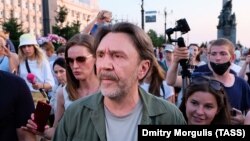 Сергей Шнуров на митинге в поддержку арестованного губернатора Сергея Фургала, Хабаровск, 27 июля