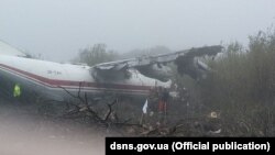 Грузавы самалёт АН-12 разьбіўся пада Львовам