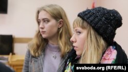 Тацяна Мурашка і Марыя Косьцій у судзе, 15 лістапада 2017 году