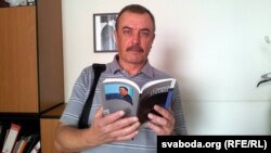 Belarus - Journalist Syarhey Dubavets with his new book "Errata", 30Aug2013