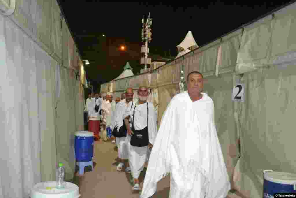 Saudi/Tajikistan -- Tajik piligrims im Mecca, 11Sep2016 