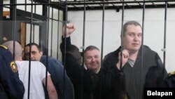 Павал Севярынец, Максім Вінярскі і Андрэй Войніч у судзе. Магілёў, 25 траўня 2021 году 