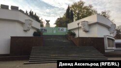 Вход на Матросский бульвар в Севастополе