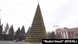 Ҳамасола дар остонаи Соли нав дар маркази шаҳри Душанбе арчаи идона гузошта мешуд