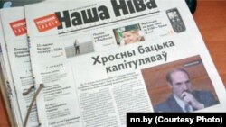 Першая старонка газэты "Наша Ніва" з інфармацыяй пра фільм "Хросны бацька"