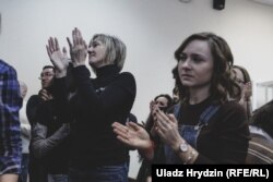 Судовая заля сустрэла Золатаву 2-хвіліннымі авацыямі