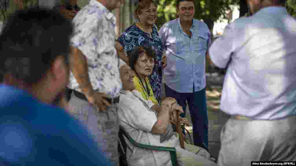 Сафинар Джемилева, супруга лидера крымскотатарского народа Мустафы Джемилева, тоже приехала поддержать семью Умеровых