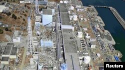 Fukushima Daiichi Nüvə Enerjisi Stansiyasına yuxarıdan baxanda 