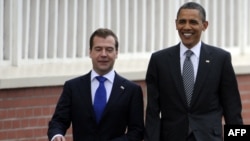 France -- Russian President Dmitry Medvedev (L) and his US counterpart Barack Obama walk towards the crowd at the Villa Le Cercle in Deauville, 26May2011