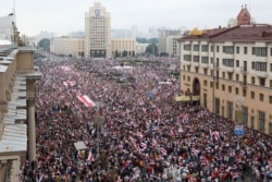 Менск цяпер, каля плошчы Незалежнасьці