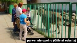 Зооуголок в детском парке Симферополя, фото с официального сайта учреждения «Парки столицы»