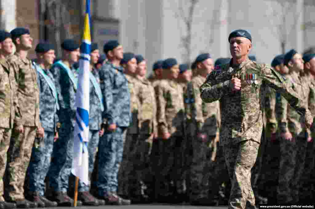 Парад без военных машин.