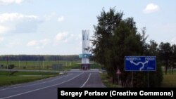  Помнік «Тры сястры», пастаўлены ў 1975 годзе на месцы, дзе сходзяцца межы трох краін — Расеі, Беларусі і Ўкраіны. 13 ліпеня 2004 