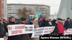 Митинг в поддержку полковника, обвиняемого в обрушении казармы
