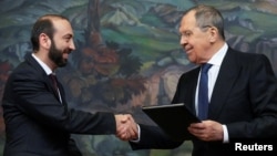 Ararat Mirzoyan və Sergey Lavrov