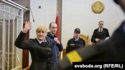 Ганна Бахціна падчас суду над Эдуардам Пальчысам